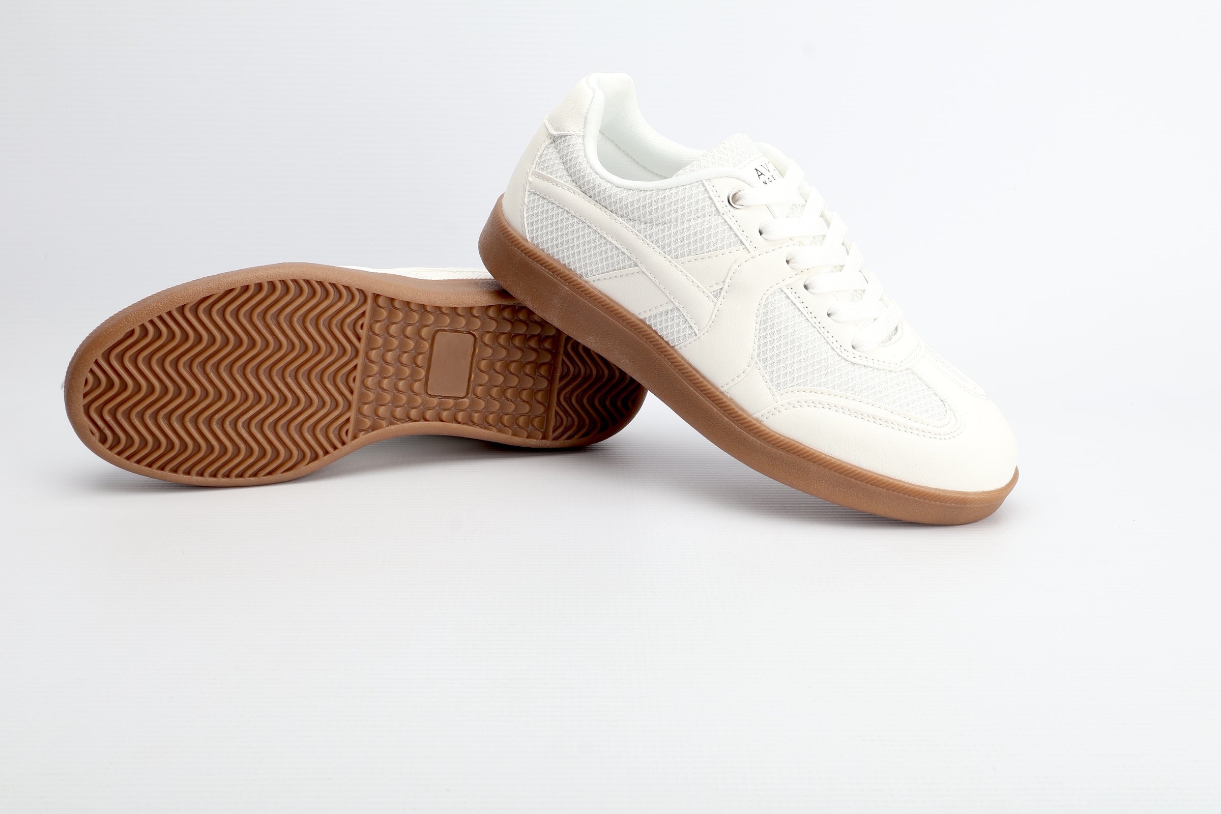 LAGGRACE | White